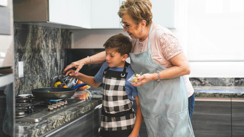 Las personas que pasan tiempo en la cocina tienden a tener mejor salud y longevidad