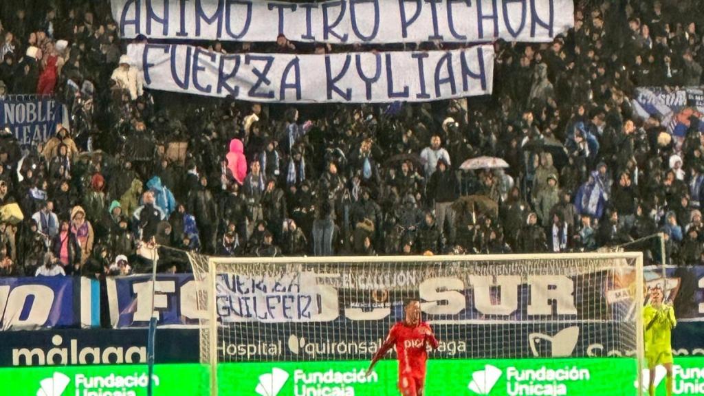 La grada del Frente Bokerón se acordó del pequeño Kylian.