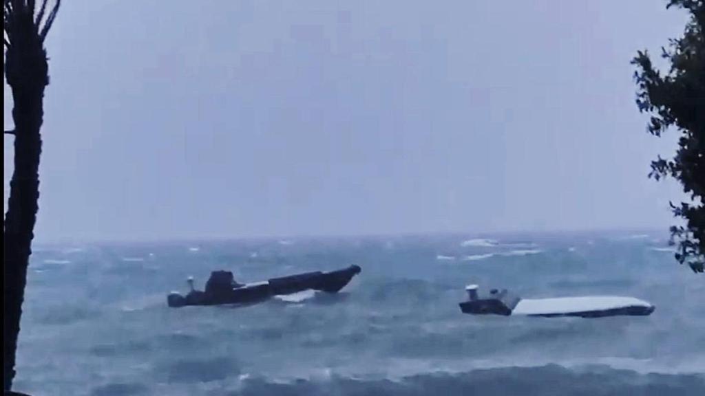 Dos narcolanchas en la costa andaluza.