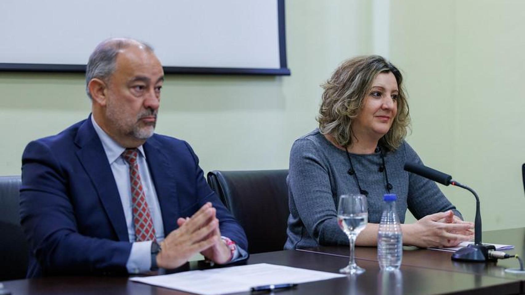 El rector de la UCLM, José Julián Garde y la consejera de Economía, Empresas y Empleo, Patricia Franco.