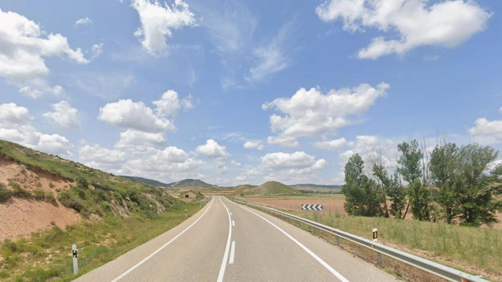 La N211 en el término municipal de Caspe (Zaragoza), donde se ha producido el accidente.