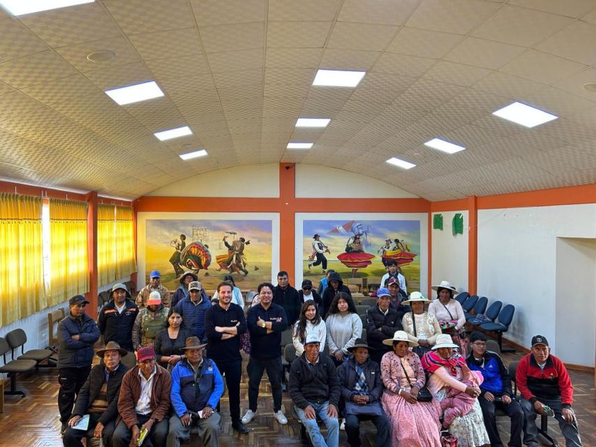 Reunión con los vecinos y autoridades del distrito de Ácora,