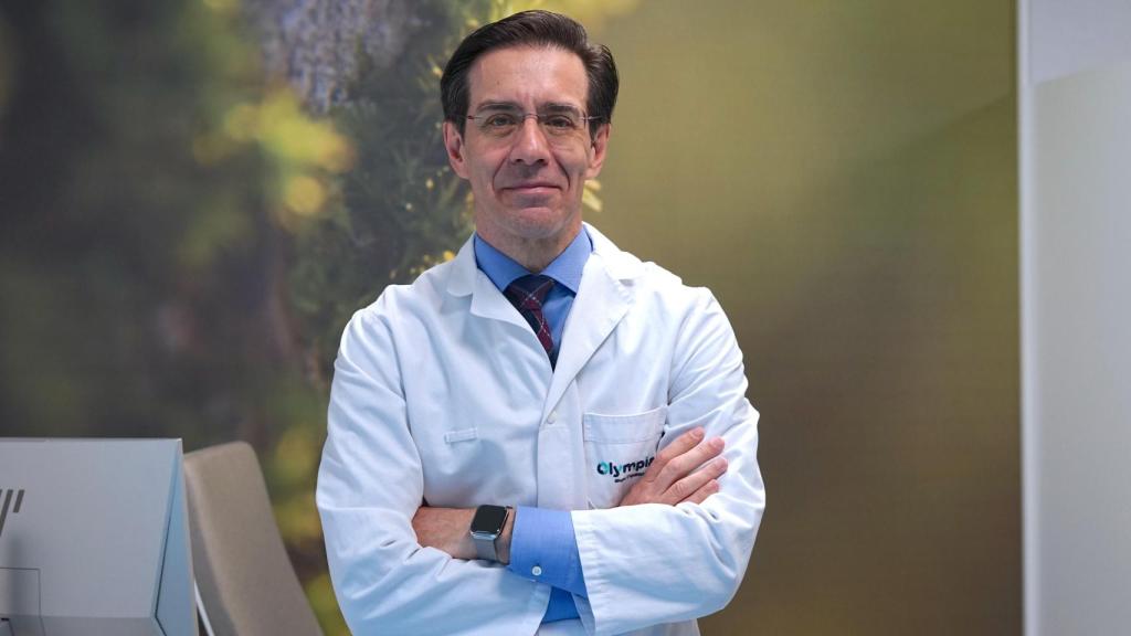 El doctor Peinado es especialista en medicina sexual masculina y cirugía de pene.