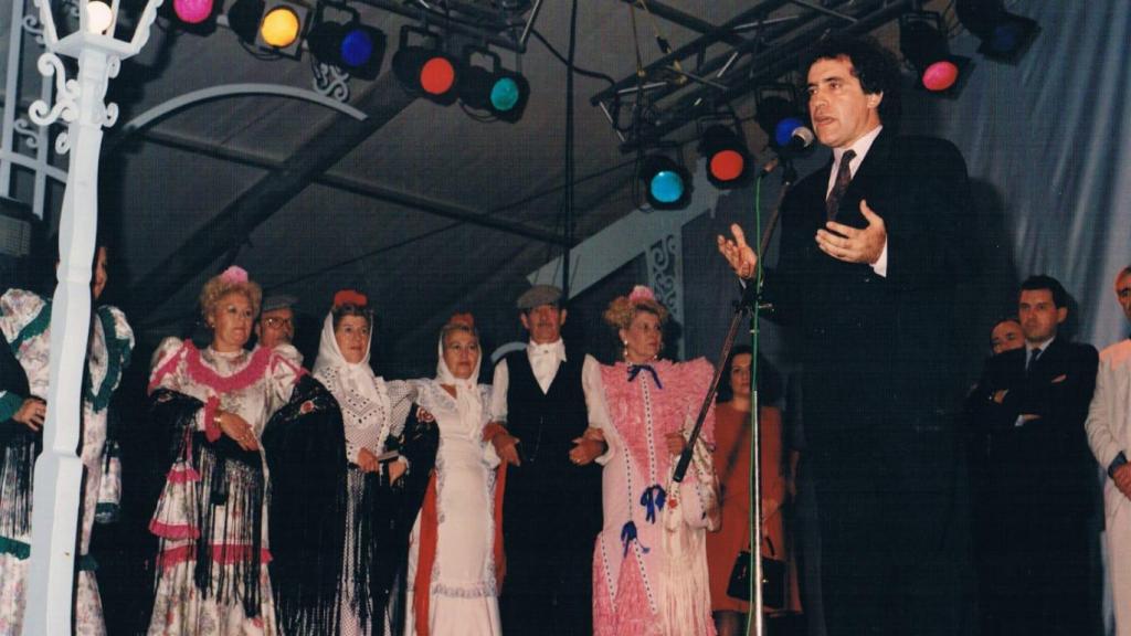 Paco de Paula hablando en una de las ediciones de Madrilucía en los años 90.