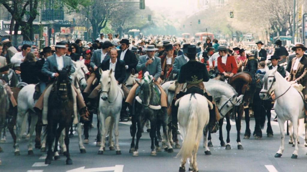 Uno de los desfiles de caballos por las calles de Madrid de Madrilucía.