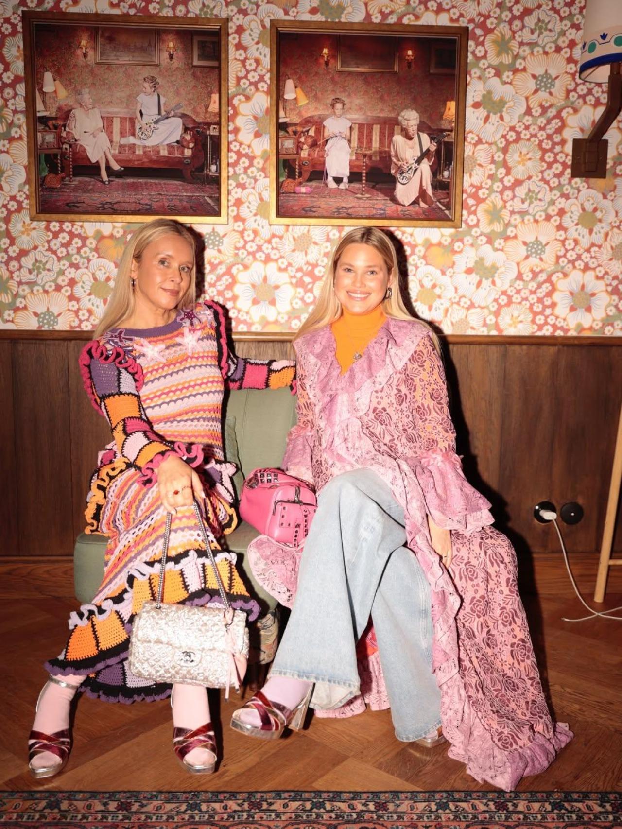 Las hermanas Olive y Alice Minns, invitadas a la fiesta.