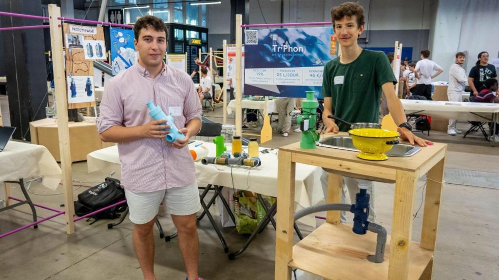 Thibaut Witvoet y Vincent Caujolle con el sifón inteligente.