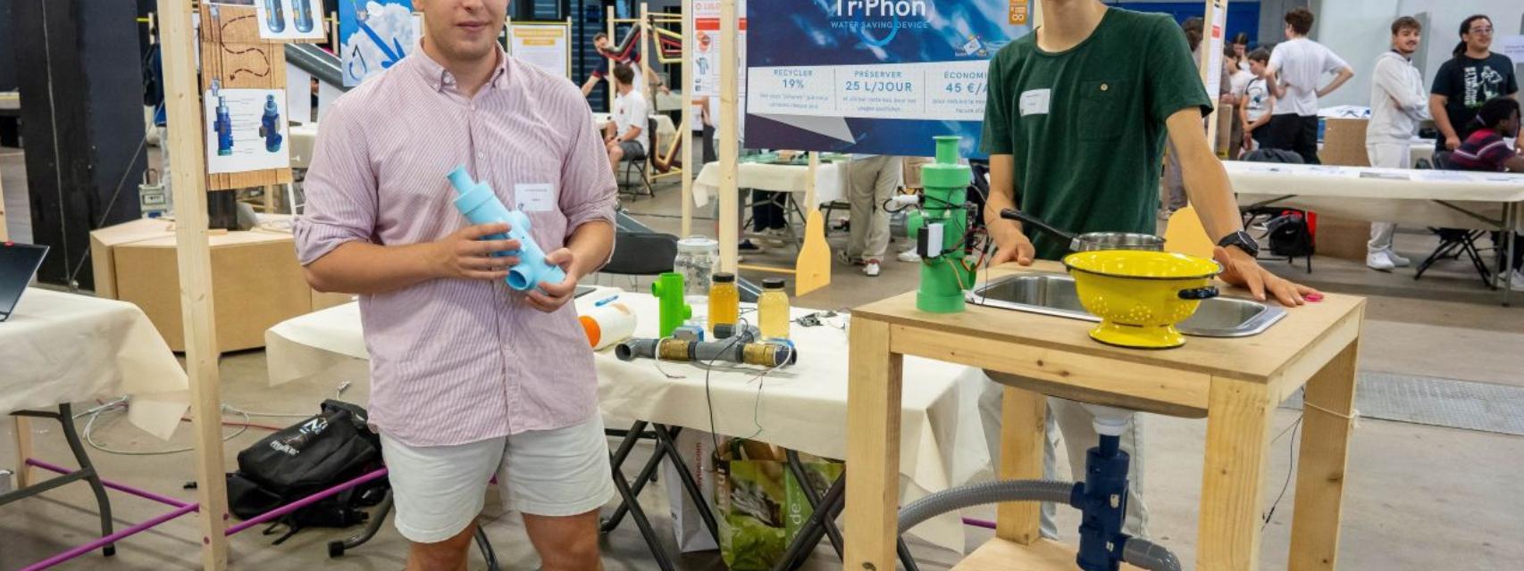 Thibaut Witvoet y Vincent Caujolle con el sifón inteligente.