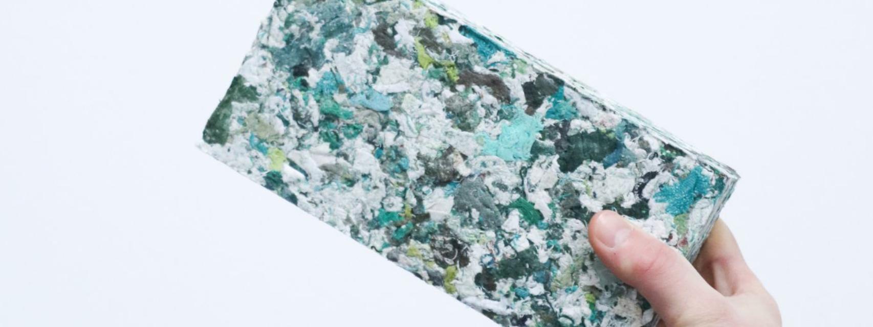 El ladrillo FabBRICK hecho con ropa vieja.