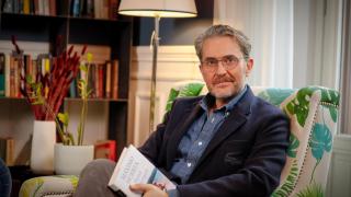 Máximo Huerta, periodista autor de la novela 'Mamá está dormida'.