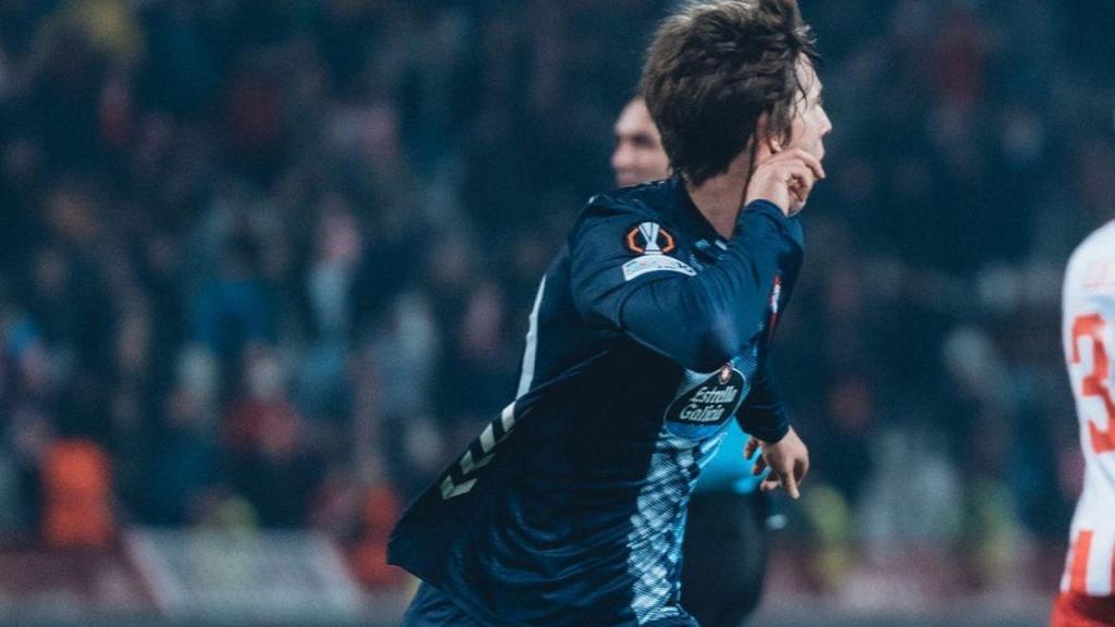 Fer López celebra su gol con el Celta ante el Estrella Roja.