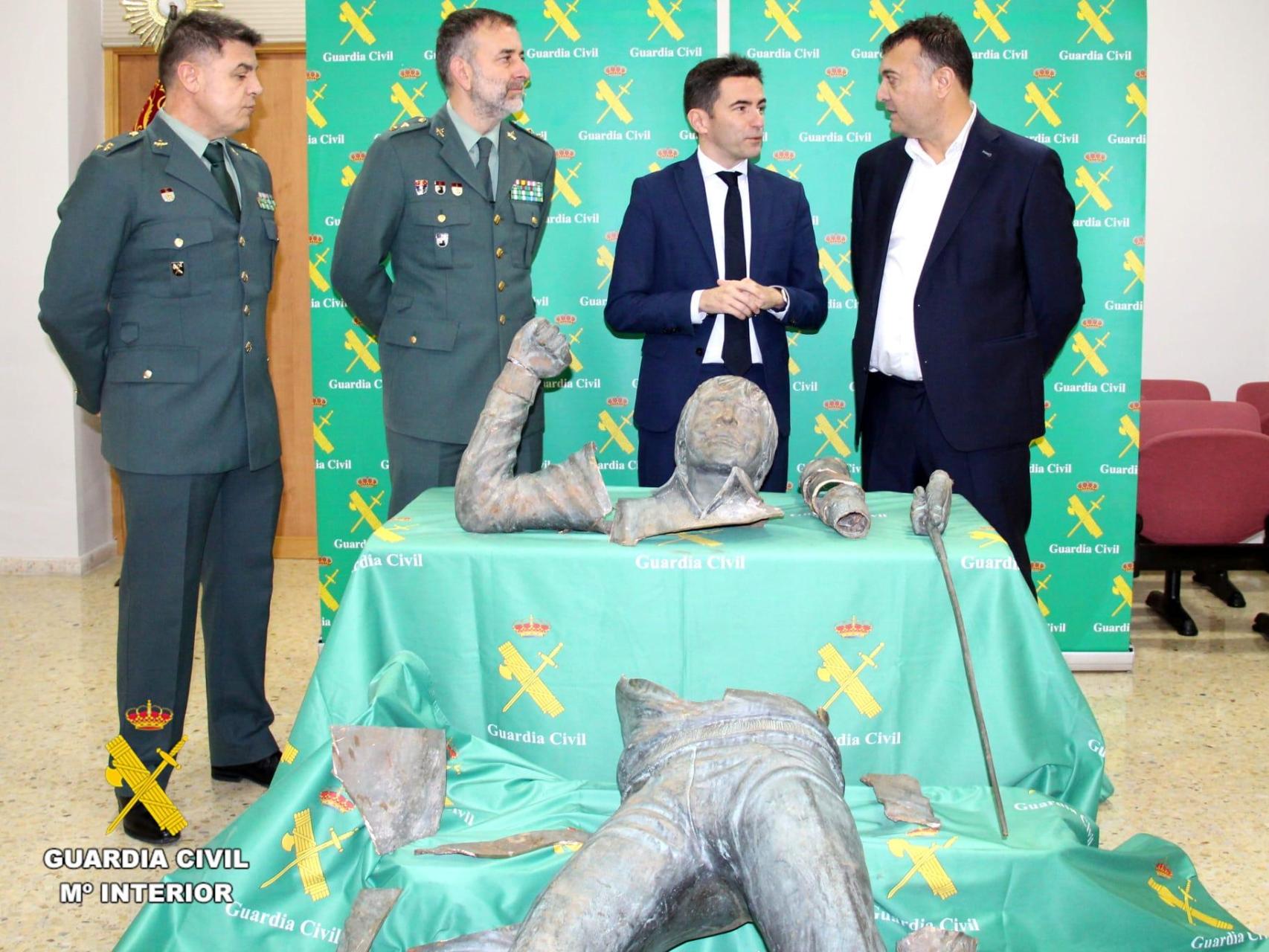La Guardia Civil localiza en Santander la estatua de Severiano Ballesteros.