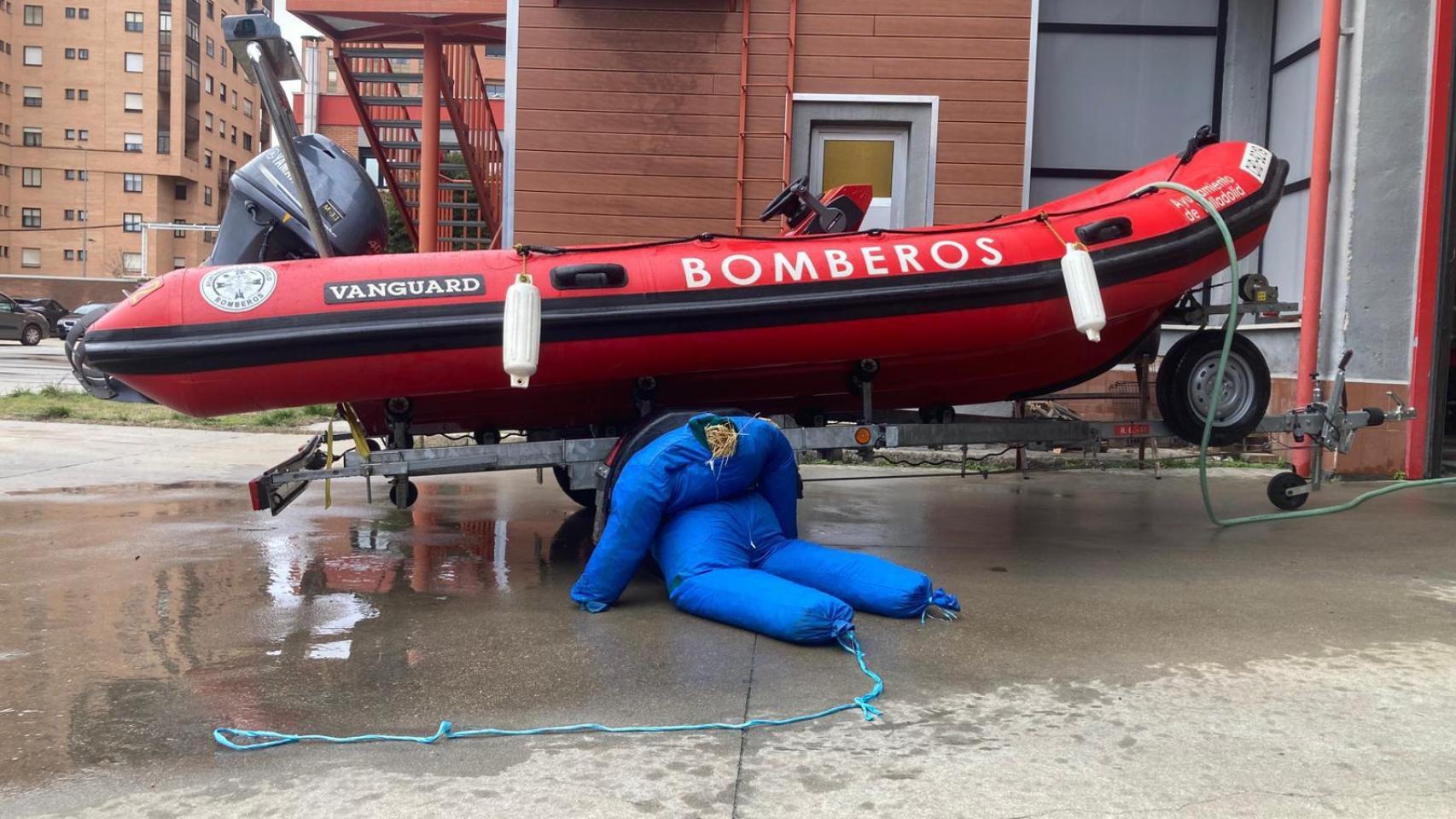 Llaman por un cuerpo flotando en el río Pisuerga en Valladolid y era este maniquí de paja.