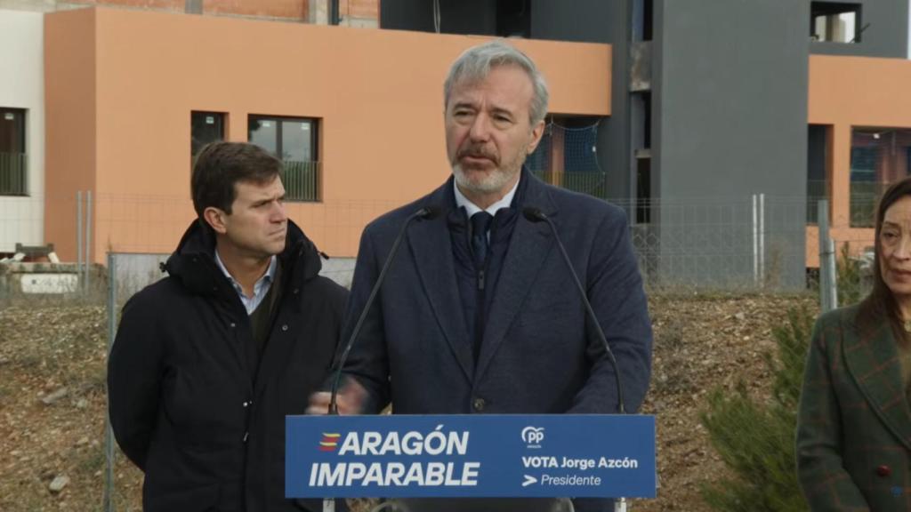 Jorge Azcón, junto a las obras de la residencia del Buen Pastor, en Zaragoza