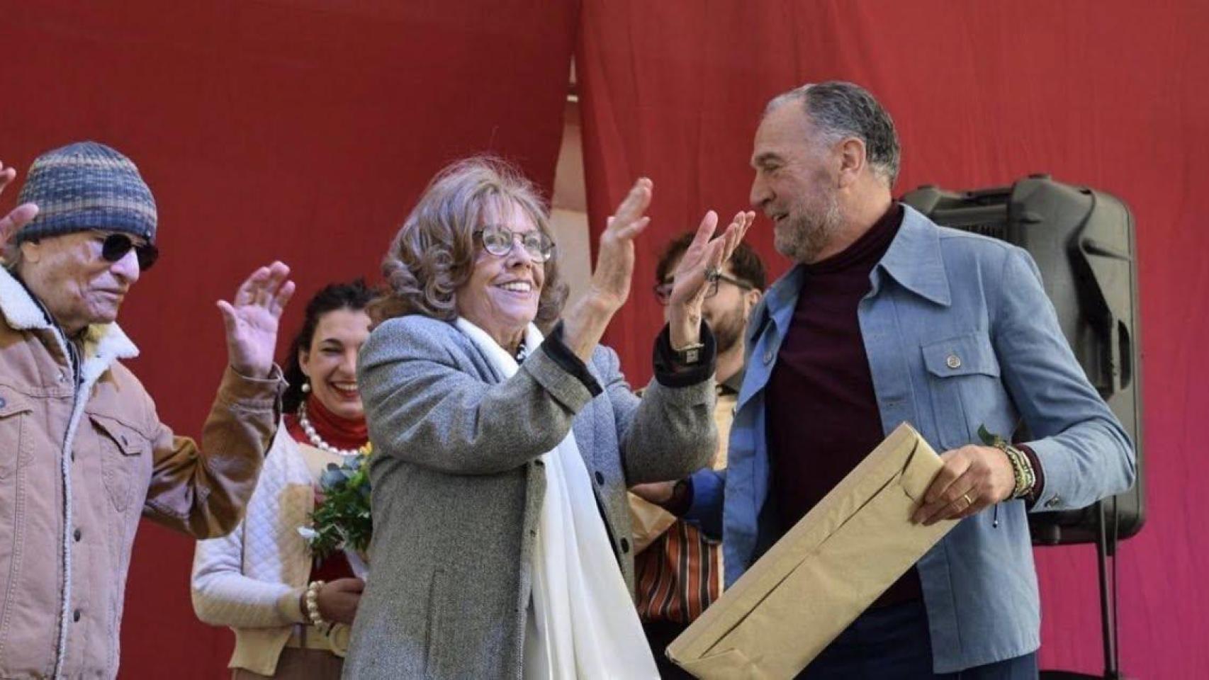Alma María Vaesken junto a su marido Johnny Torales y el alcalde de Tarancón, José Manuel Carrizo.