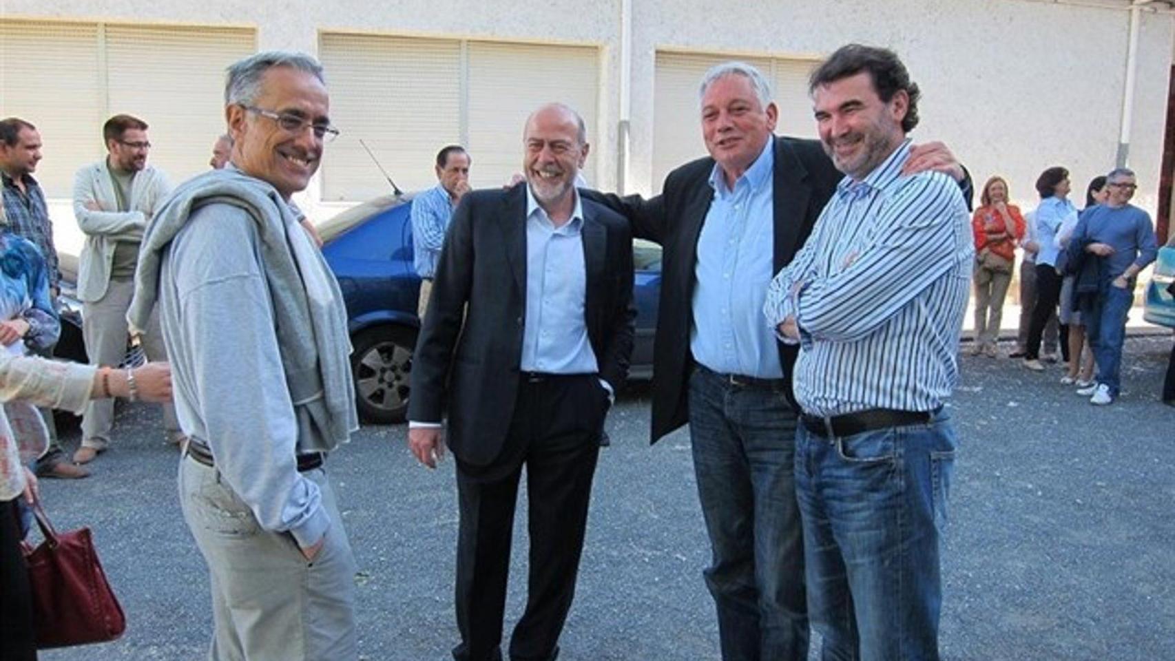 Archivo - Anxo Quintana, exvicepresidente de la Xunta, se dejó fotografiar en la campaña de 2011 con Francisco García. En la foto, en la izquierda, Alfredo Suárez Canal, exconselleiro de Medio Rural en el bipartito