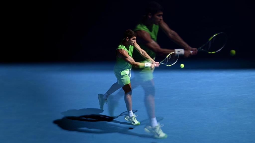 Carlos Alcaraz, en acción durante el Open de Australia 2026