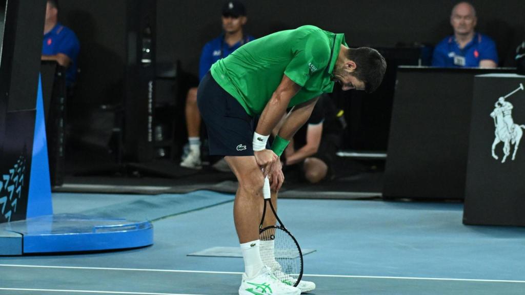 Novak Djokovic, durante un momento de dificultad en el Open de Australia 2026