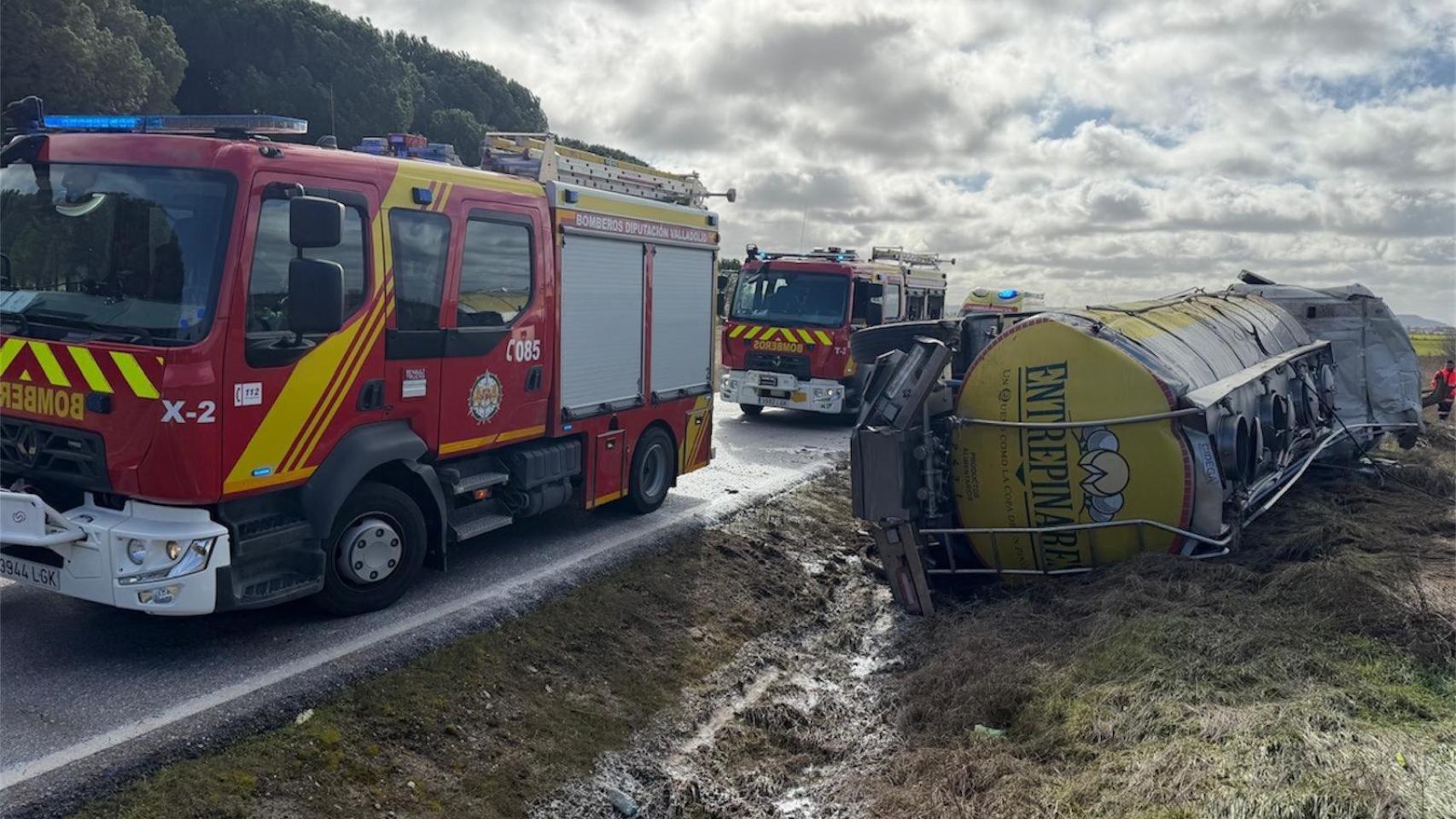 Camión del transportista fallecido es auxiliado por los bomberos de la Diputación