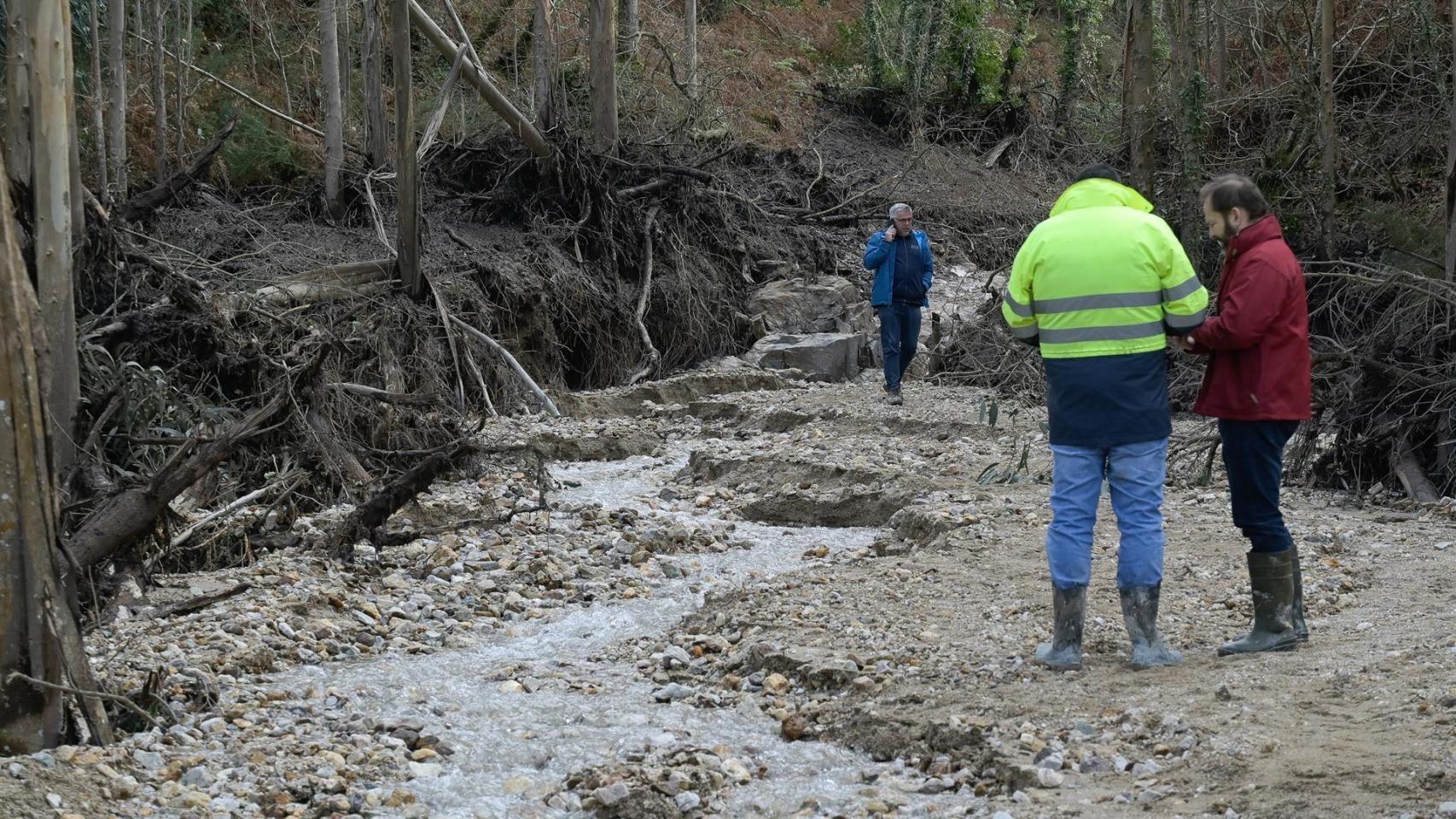 Rotura y desbordamiento de una antigua balsa minera en Monte Neme, a 31 de enero de 2026, entre Malpica y Carballo, La Coruña, Galicia (España)
