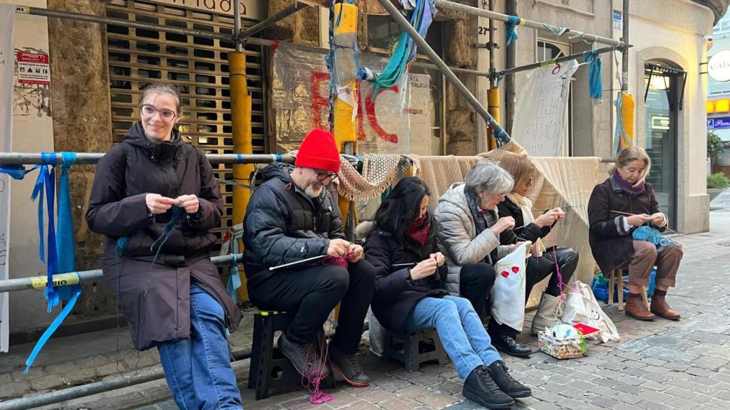 Concentración por los murales de Lugrís