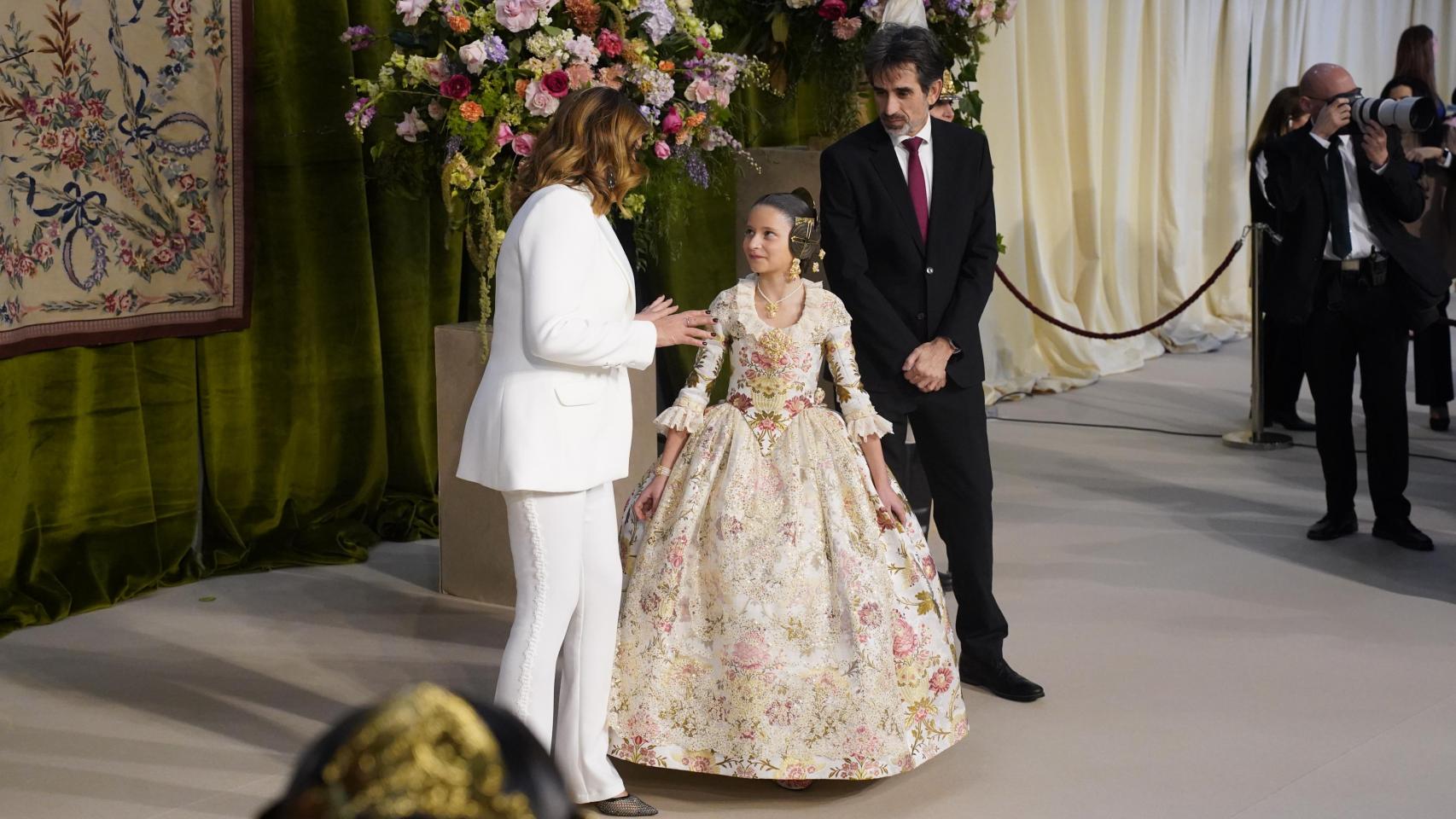 Marta Mercader, fallera mayor infantil de Valencia 2026, en la Exaltación de Carmen Prades.