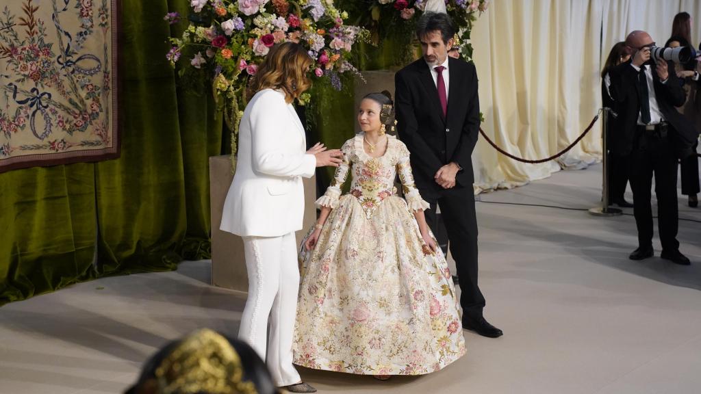 Marta Mercader, fallera mayor infantil de Valencia 2026, en la Exaltación de Carmen Prades.