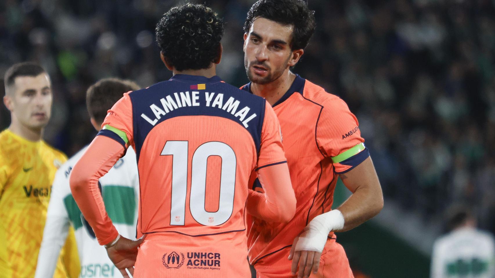 Ferran Torres y Lamine Yamal celebran un gol ante el Elche.