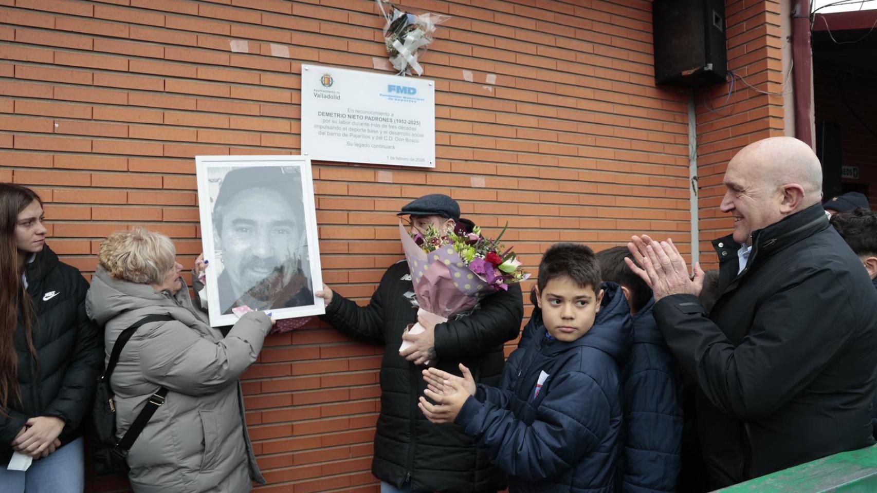 El Ayuntamiento rinde homenaje a Demetrio Nieto en el campo de fútbol de Don Bosco