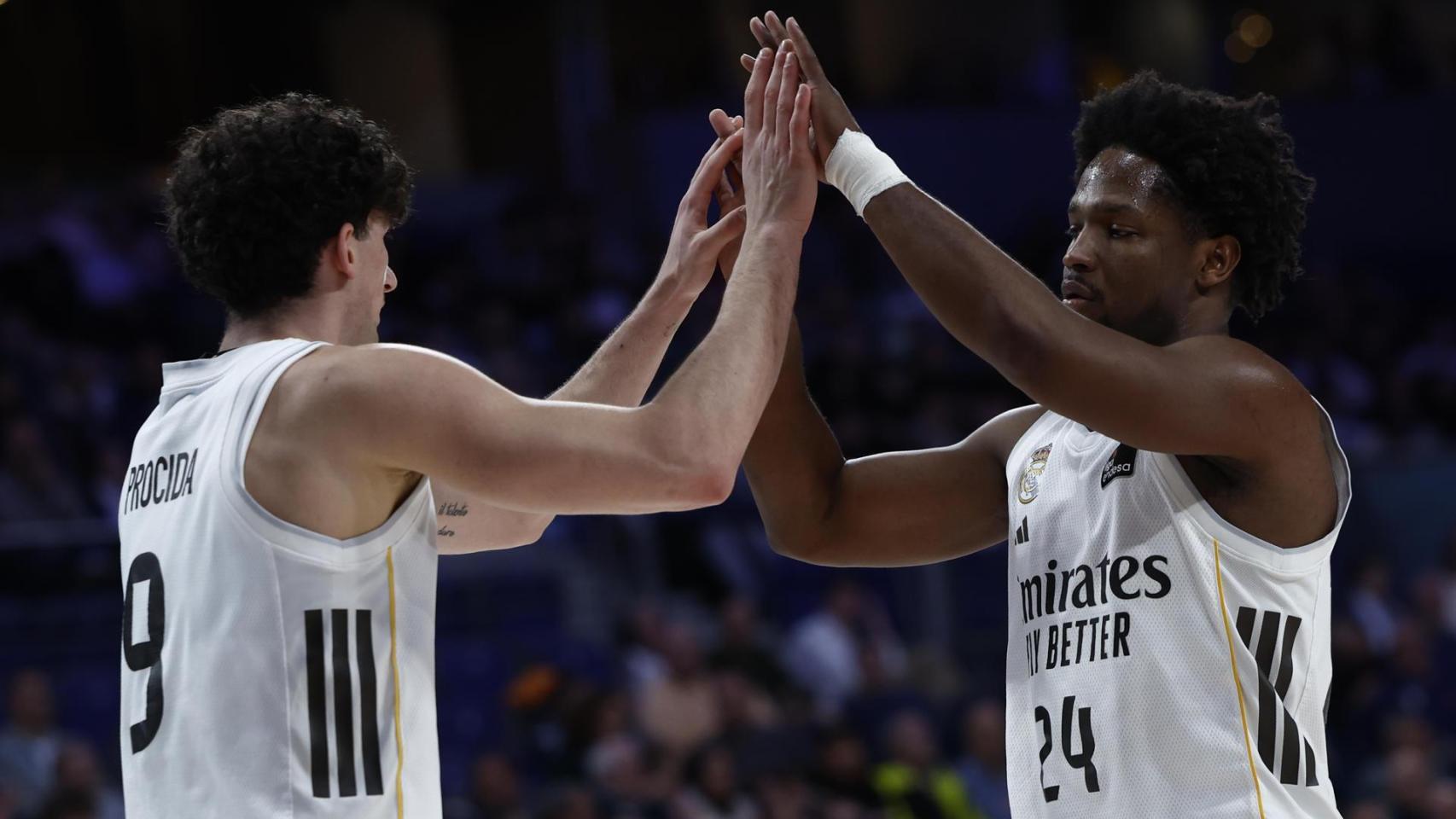 Gabriele Procida y Andrés Feliz celebra un punto contra el Casademunt Zaragoza.