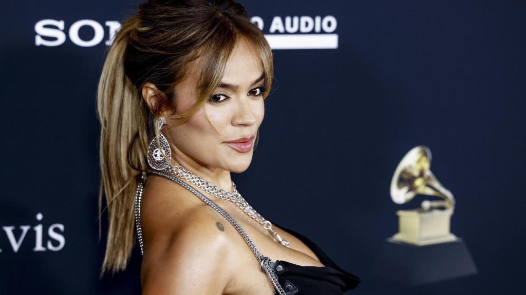 Imagen de Karol G durante la pre gala de los Premios Grammy.