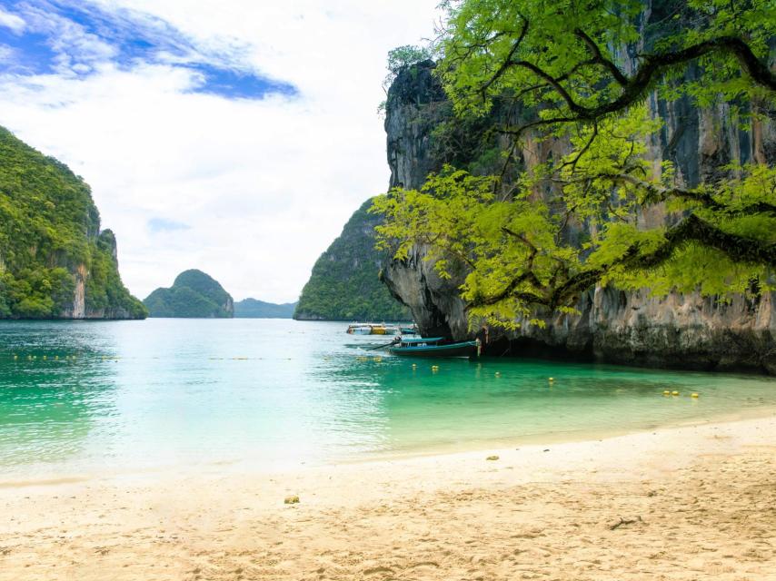 Una de las playas en la Bahía de Halong.