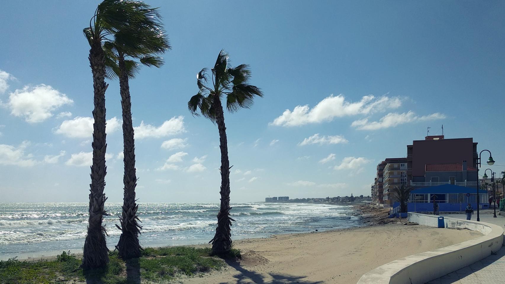Aemet prevé rachas muy fuertes de viento y temperaturas en descenso en el interior de Alicante