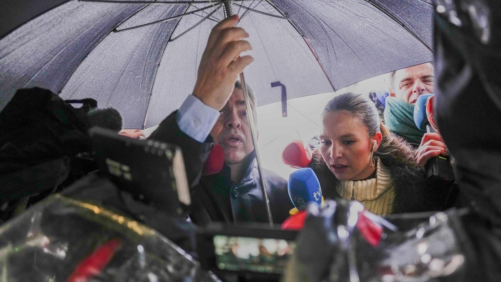 El ex secretario de Organización del PSOE Santos Cerdán (c), a su llegada a los juzgados de Plaza de Castilla.