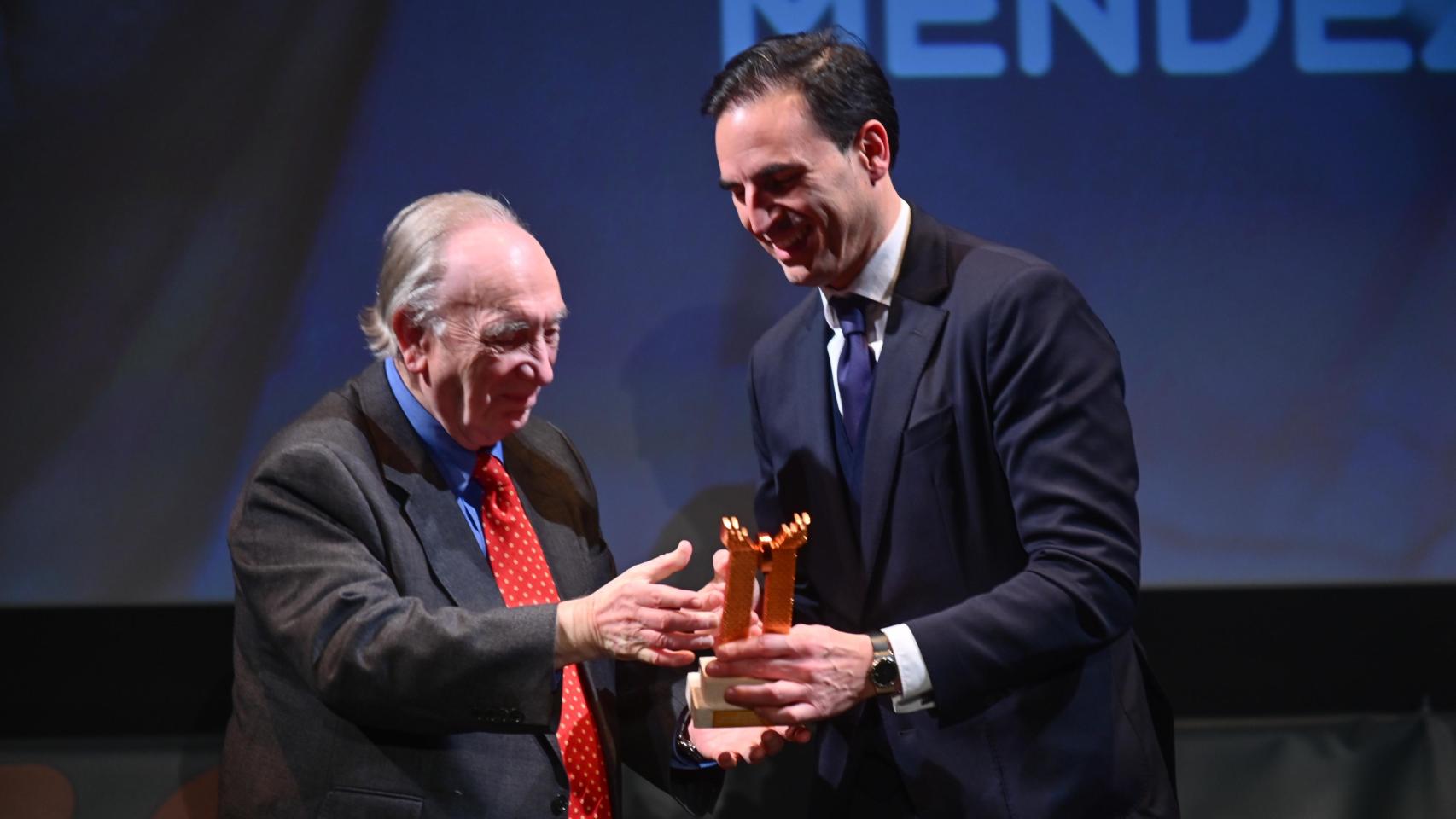 Entrega del Roel de Honor de la 38 Semana de Cine de Medina del Campo a Fernando Méndez-Leite, en marzo de 2025