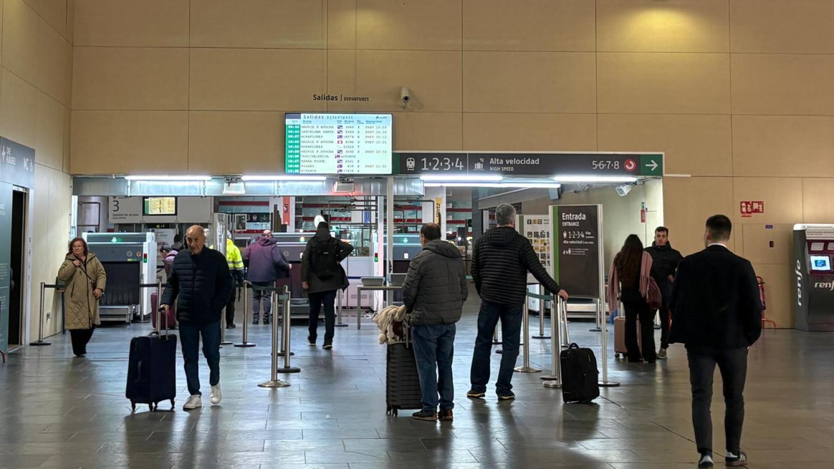 Los retrasos en los trenes de alta velocidad se cronifican en Zaragoza:  Es un escándalo, ha habido una muy mala gestión 