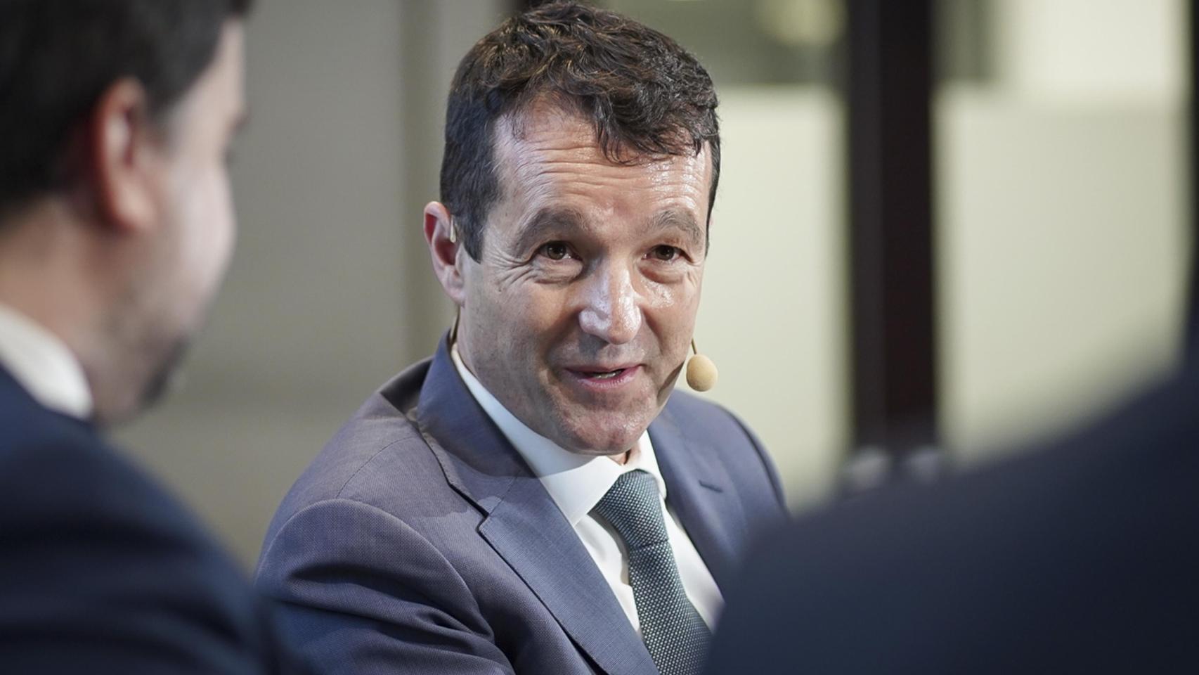 Ángel Escribano, presidente de Indra, durante su intervención en la conversación a dos bajo el título 'Soberanía tecnológica: el desafío de no depender del exterior'; en la apertura del I Observatorio de la Defensa 'La Defensa, una prioridad nacional'.