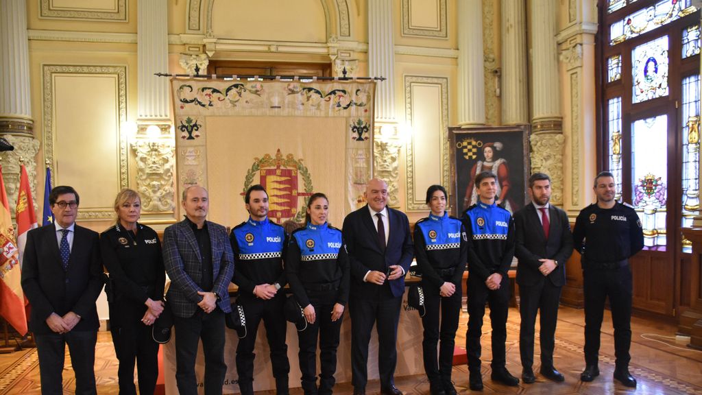 Jesús Julio Carnero preside la toma de posesión de cuatro nuevos agentes de la Policía Municipal de Valladolid