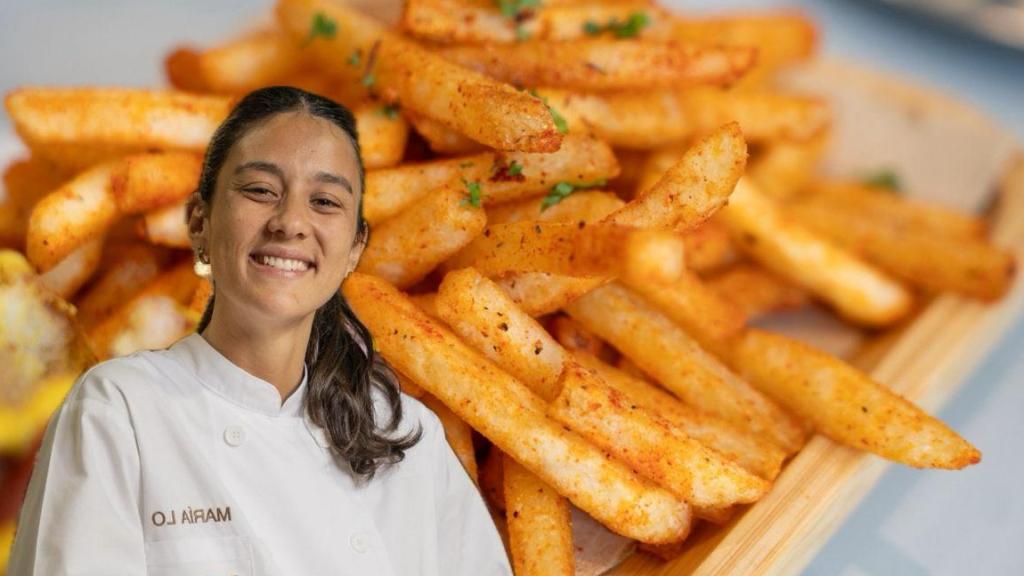 María Lo junto a unas patatas fritas,