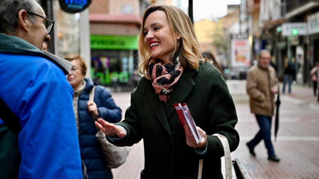 Pilar Alegría este lunes en Zaragoza.