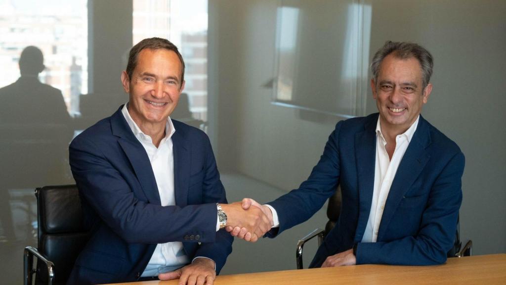 Carlos Vecino, director general de Comercialización de Naturgy, y Pierre-Yves Sachet, director de Mobility de Moeve.