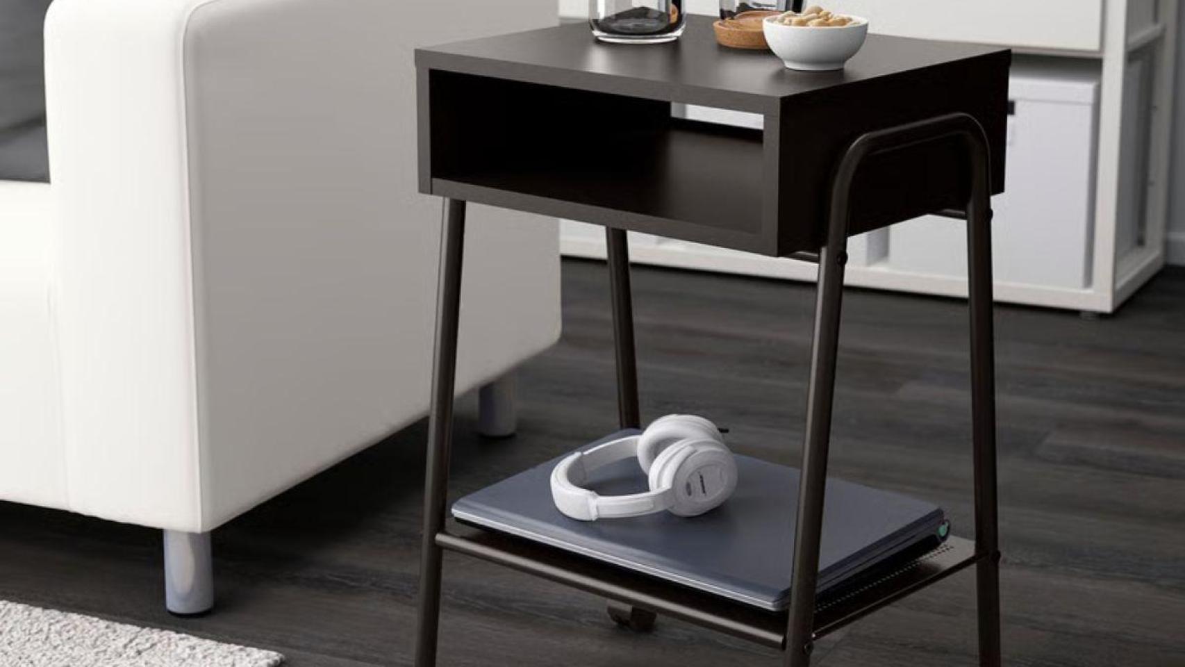 La mesita de noche que triunfa en el outlet de Ikea y que puedes usar en la zona de la casa que prefieras