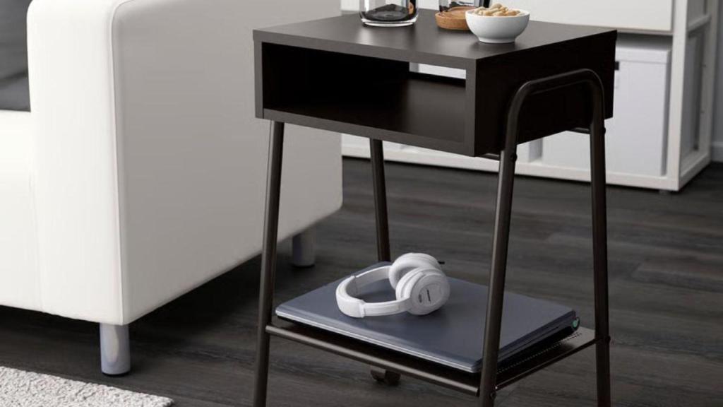 La mesita de noche que triunfa en el outlet de Ikea y que puedes usar en la zona de la casa que prefieras
