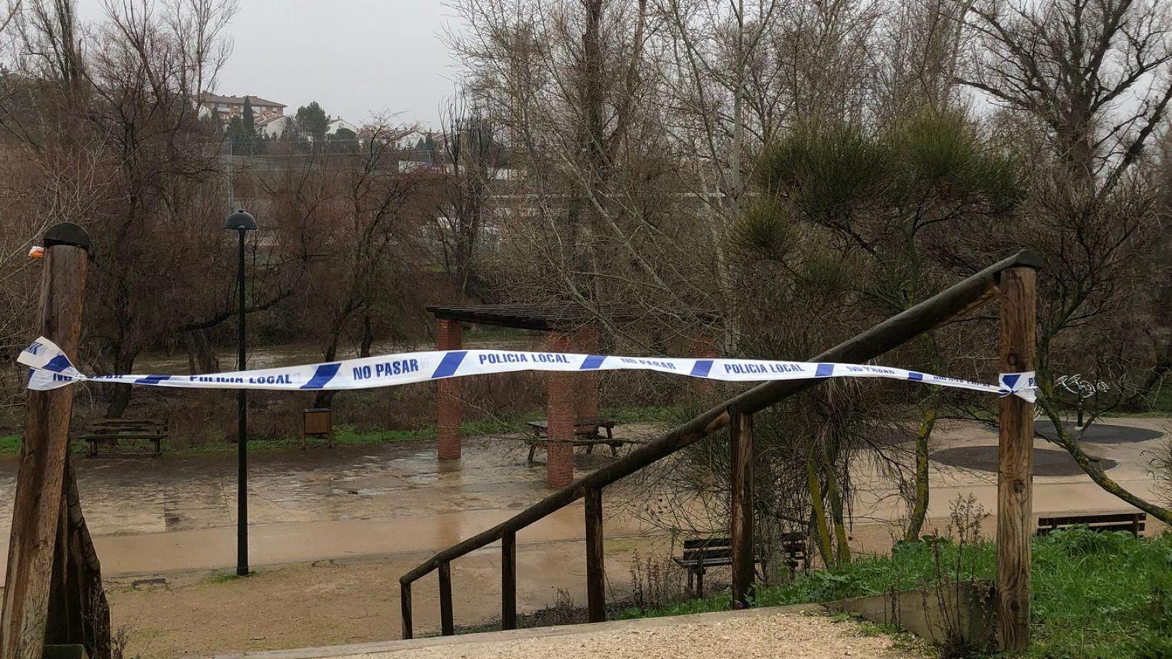 Una de las zonas cerradas por inundación en el Paseo Fluvial de Guadalajara.