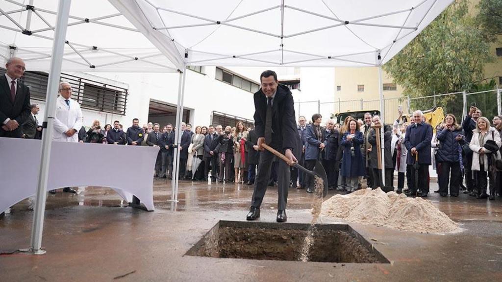 Puesta de la primera piedra.