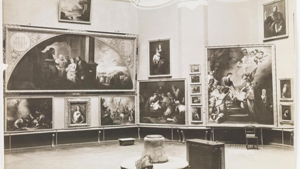 Vista de la sala de Murillo José Lacoste (1872-¿?), fotógrafo, y Juana Roig (1877-1941), editora Papel a la gelatina. Firmada. 1902-9. Foto: Archivo del Museo del Prado.