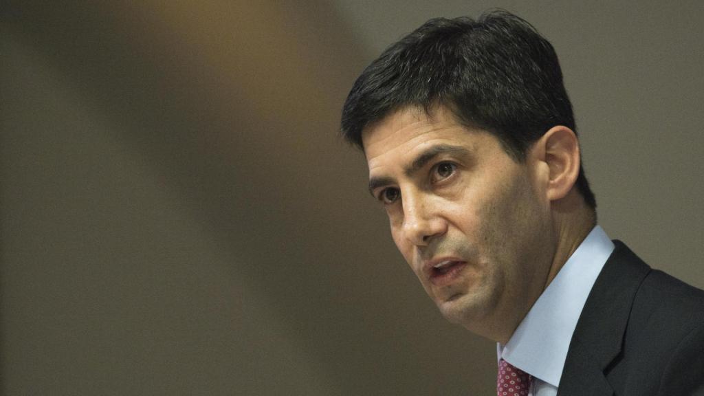 Kevin Warsh, nominado por Trump para presidir la Fed, habla en una conferencia celebrada en 2014.