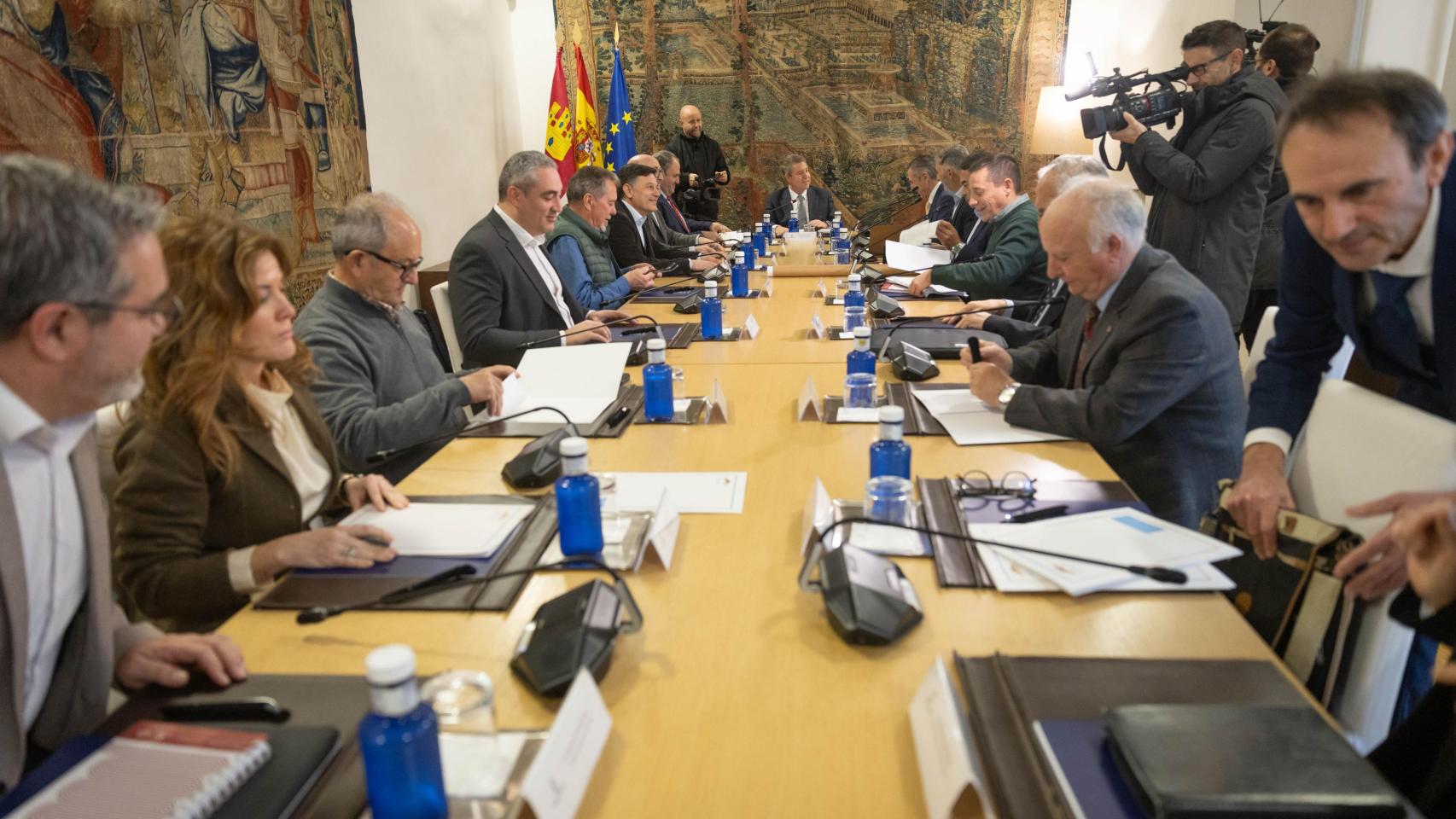 Reunión de Page con los representantes de los regantes de las Demarcaciones Hidrográficas del Segura y del Júcar. Foto: JCCM.