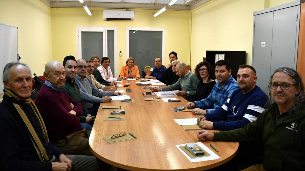 Reunión con los representantes de los pueblos implicados y la Federación de Montaña presidida por la diputada de Medio Ambiente, Marina García.