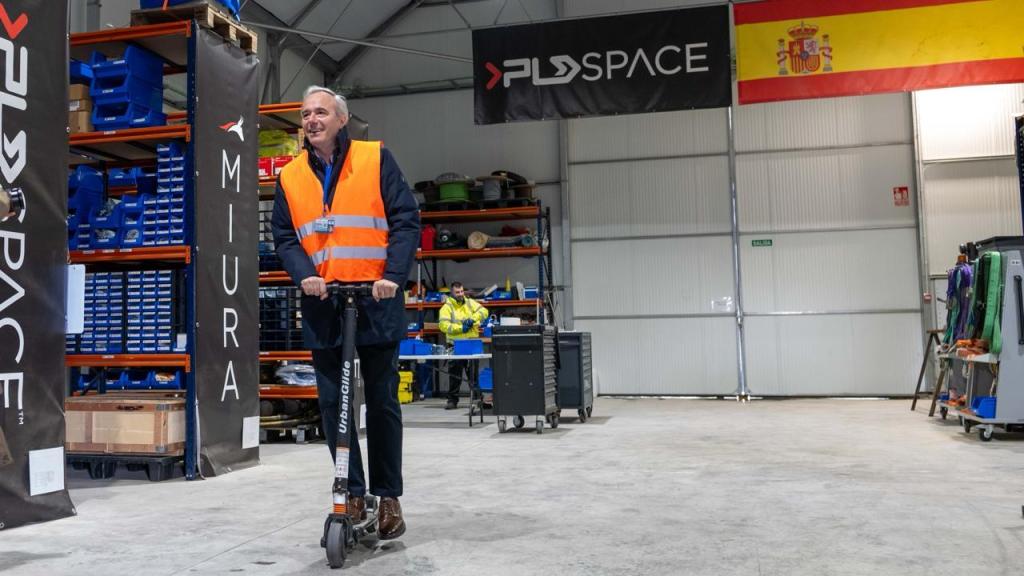 Jorge Azcón en las instalaciones de PLD Space.